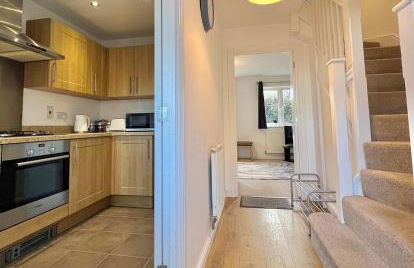 Rushden - 5 Beds Modern Home, Free Private Parking, TV, Garden - Foto 2