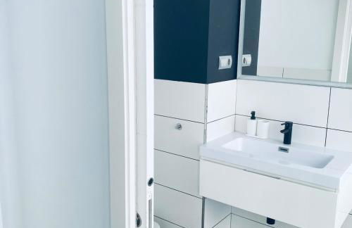 APARTAMENTO ATICO gran terraza y Jacuzzi cerca de la playa - Photo 13