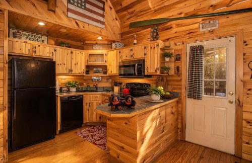 Alpine Joy-Hot Tub, Pond Access ,Cozy Cabin Retreat in the Smokies - Foto 47