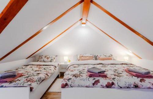 Timber Cottage With Pool - Happy Rentals - Foto 24