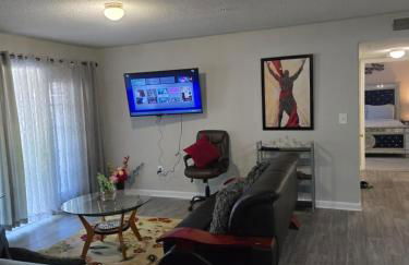 Easy Access 2beds,1bt luxury kingbed with pool sleeps 4 - Foto 2