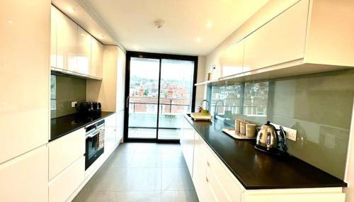 Sea View Ultra Modern 2 bedroom Apartment - 1 Min Walk to the Best Beach! - Great Location - FREE Parking - Fast WiFi - Smart TV - sleeps up to 4! Close to Purbeck, Corfe Castle, Sandbanks, Poole & Bournemouth - Foto 3