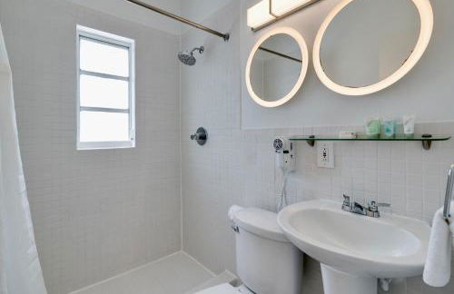 Best location by the Beach ! Free WiFi - TV - All amenities - Foto 29