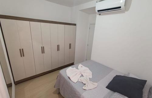 Apartamento aconchegante com excelente localização e piscina - Foto 2