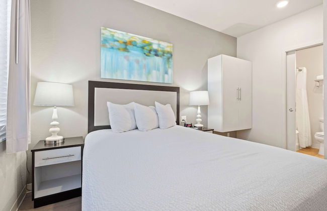 WaterWalk Extended Stay by Wyndham Kansas City - Overland Pk - Photo 10