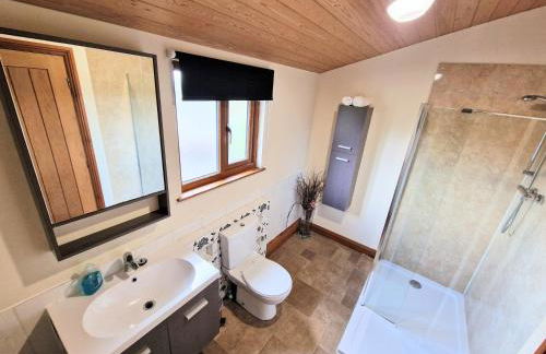 Ochil 8 with Private Hot Tub - Fife - Loch Leven - Lomond Hills - Photo 7