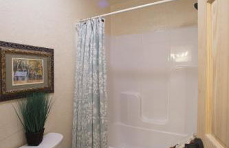 C21, Three bedroom, three bath log-sided, luxury Harbor North cottage with hot tub cottage - Foto 46