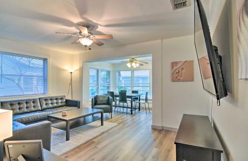 Sun-Soaked Coastal Hideaway - Steps to Beach! - Foto 4