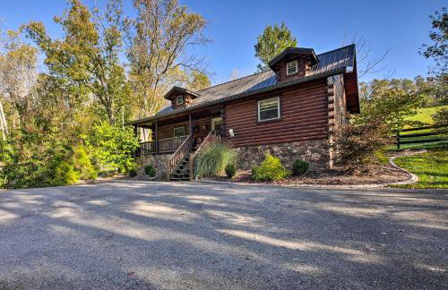 Rustic Dundee Log Cabin with Hot Tub and Forest Views! - Foto 12