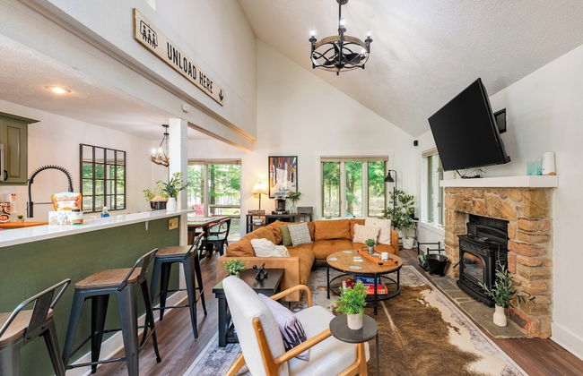 The Après-alpine by Avantstay Cozy Modern Cabin w/ Deck - Foto 26