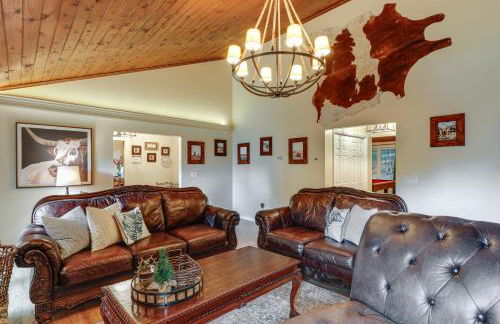 Deck and Game Room! Lakefront Blue Ridge Mtn Gem - Foto 6