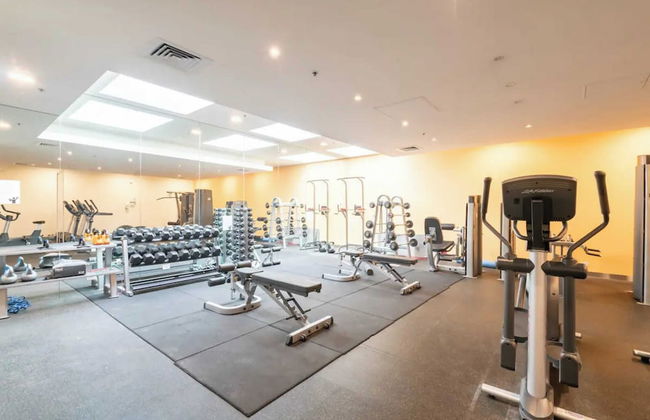 Charming 1BR in Fitzroy w/ Parking, Pool, + Gym! - Foto 13