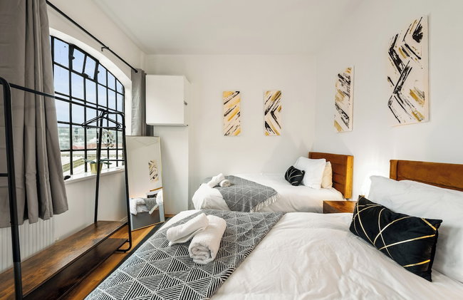 Spacious 3BR Apt, JQ Birmingham with Parking - Foto 19