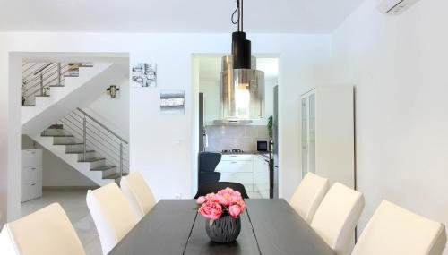 Wonderful villa wit pool surrounded by nature, high level of privacy a few minutes to the beach and town center by car by WiiBuk - Foto 3