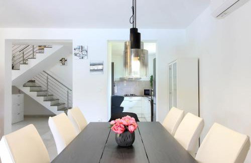 Wonderful villa wit pool surrounded by nature, high level of privacy a few minutes to the beach and town center by car by WiiBuk - Foto 3