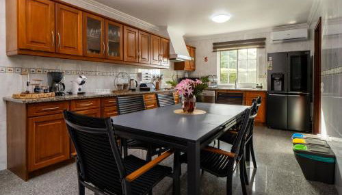 Paradise Guest House - Photo 2, stove, dishwasher