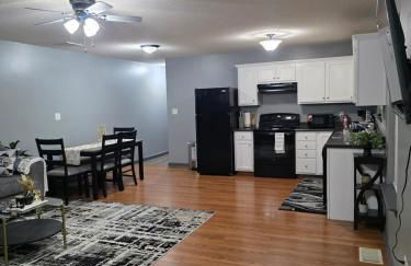 The E-Town Retreat 2BR townhouse close to Downtown - Foto 15