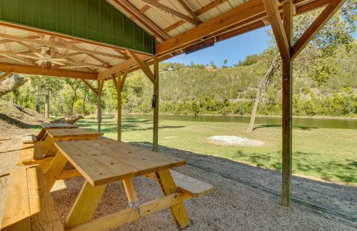 TroutFest Riverfront Norfork Home, Great Fishing - Foto 31