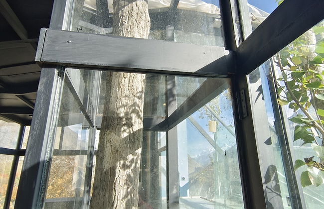 Stunning Cliff-edge 2-bedroom Chalet in Karimabad - Photo 12