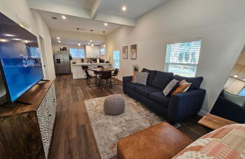 Steps to Trolley Stop 11 Renovated Home with Free EV Station - Foto 6