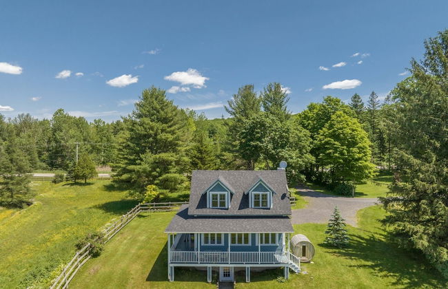 Lovely LacBrome 3 Bdrm Lakefront Cottage - Photo 18