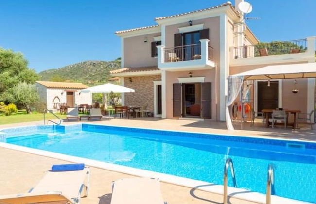 Villa Eufrosini Large Private Pool Walk to Beach Sea Views A C Wifi Car Not Required - 2301 - Foto 43