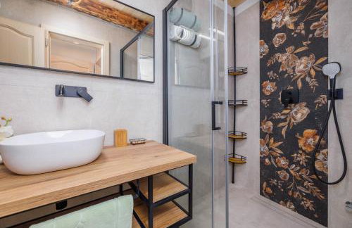 Villa Melary with Pool and Jacuzzi - Photo 15