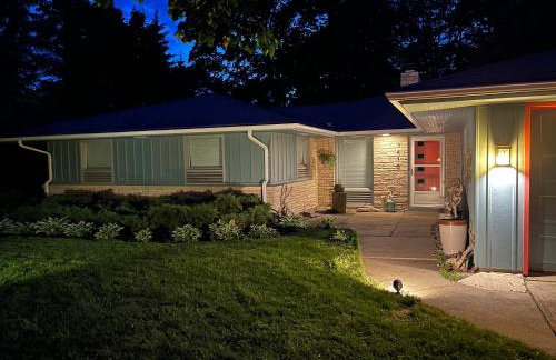 All the Waters Retro Home on Lake Michigan- Your Own PRIVATE BEACH - Foto 74