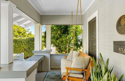 Luxe Backyard Oasis w/ Hot Tub Chic Design South Park Sanctuary - Foto 59