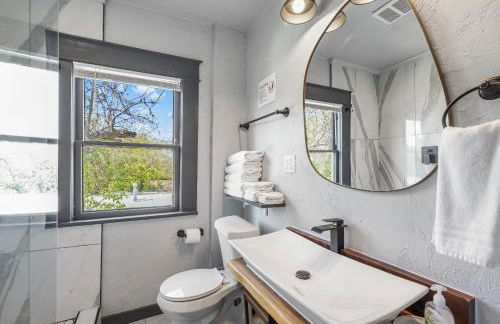 5BR Home 3 min to Paseo Arts #04 - Photo 27