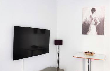 Newly Refurbished 2- Bed Stylish Home - Foto 36