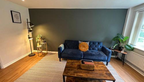 Comfortable 3 Bed House with Garden & Parking - Foto 5