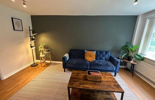 Comfortable 3 Bed House with Garden & Parking - Foto 5