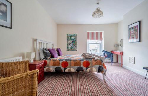 Chic 2-bedroom townhouse in vibrant Abergavenny - Foto 9