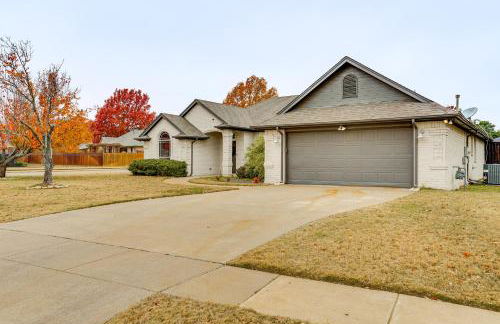 Group-Friendly Burleson Getaway with Outdoor Oasis - Foto 32