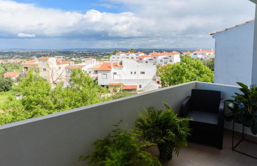 Hillside Studio with Sea View & Fibre Internet - Foto 23