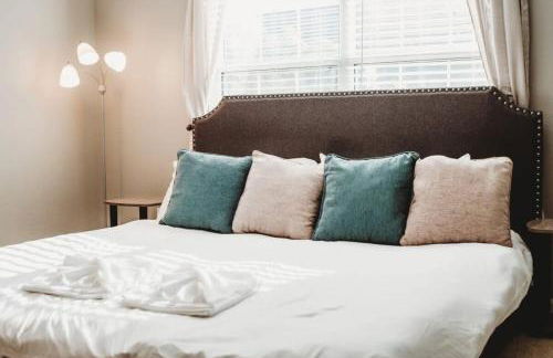 The Lucky Charm Sunny Screened Porch Near USC&Base - Foto 20