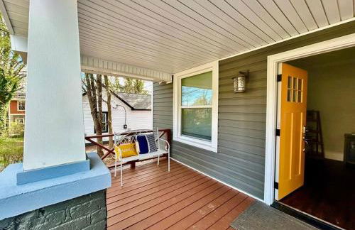 Downtown Charm, 3 Bdr, Near Rest and Bars - Photo 16