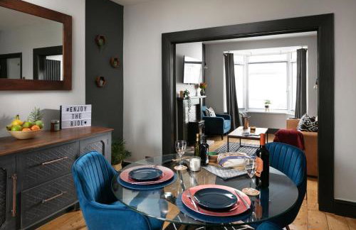 Sutton House by Pureserviced - Photo 13