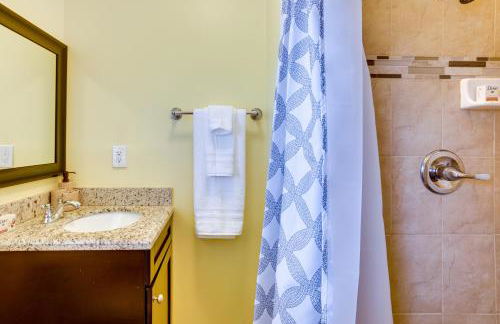 Pool and Screened-In Patio Tropical Florida Abode - Foto 17