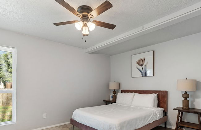 Spacious Retreat 8 Bedroom River - Photo 20