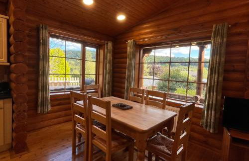 Countryside 3 Bedroom Log Cabin With Private Hot Tub - Ash - Foto 14