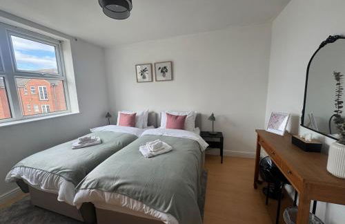2 bed - 2 bath, gated parking, M62 J27 - Foto 2