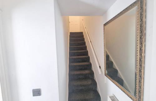 3 Bedroom House Perfect for Family Work Stays Easy Access to Manchester Oldham - Foto 20