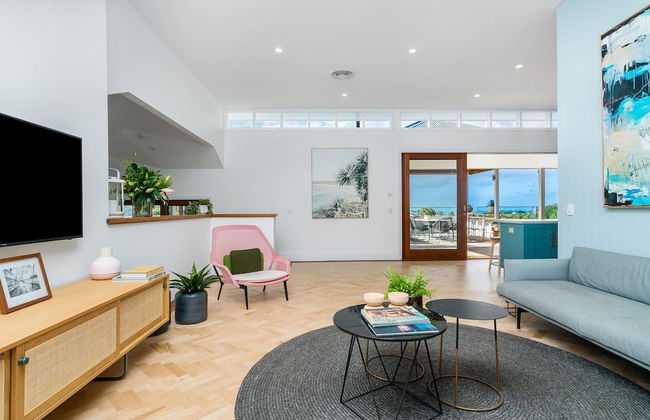 Your Luxury Escape - White Wood - Photo 11