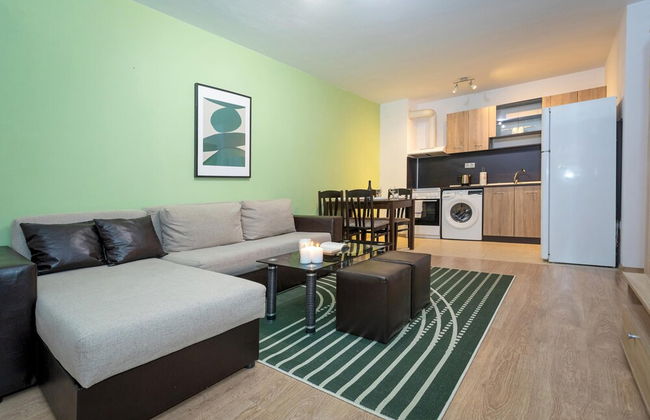 Modern and Bright Apartments Near Center - Foto 9