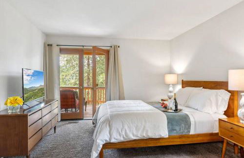 Cozy 3BR Dog-Friendly Cabin- Level 2 EV Chgr - Photo 30