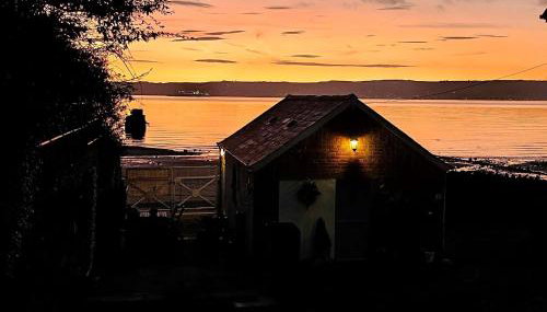For Sea Lovers ! Coastguard Boat House right on Belfast Lough - Foto 2