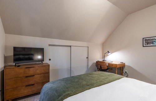 Lux Chalet with Air Hockey, Hot Tub, & Fire Place - Foto 30