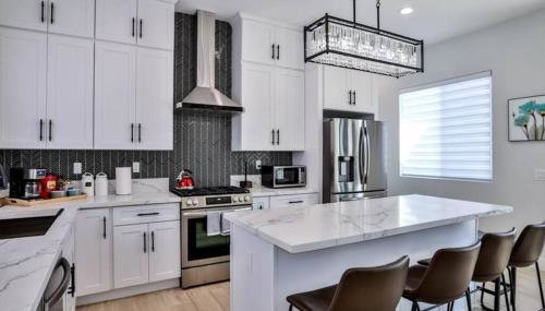 H&H New Built 2023 Hidden Gem Heart of OC 3 Queen Beds - Foto 4